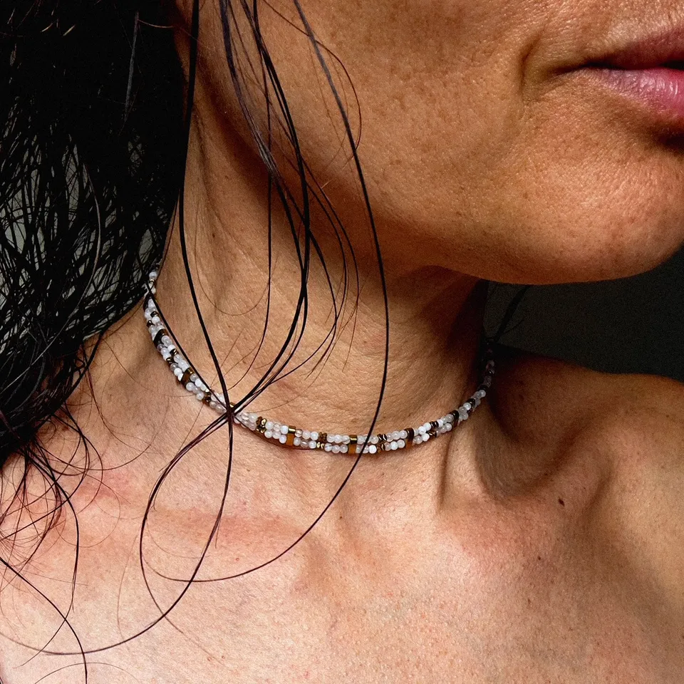 MAD SO CREATION Priya choker pierre de lune doré 33 cm