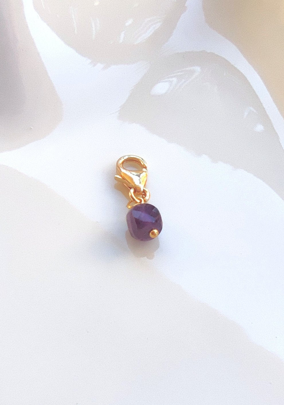 Ô PLUM Cube Améthyste breloque plaqué or violette