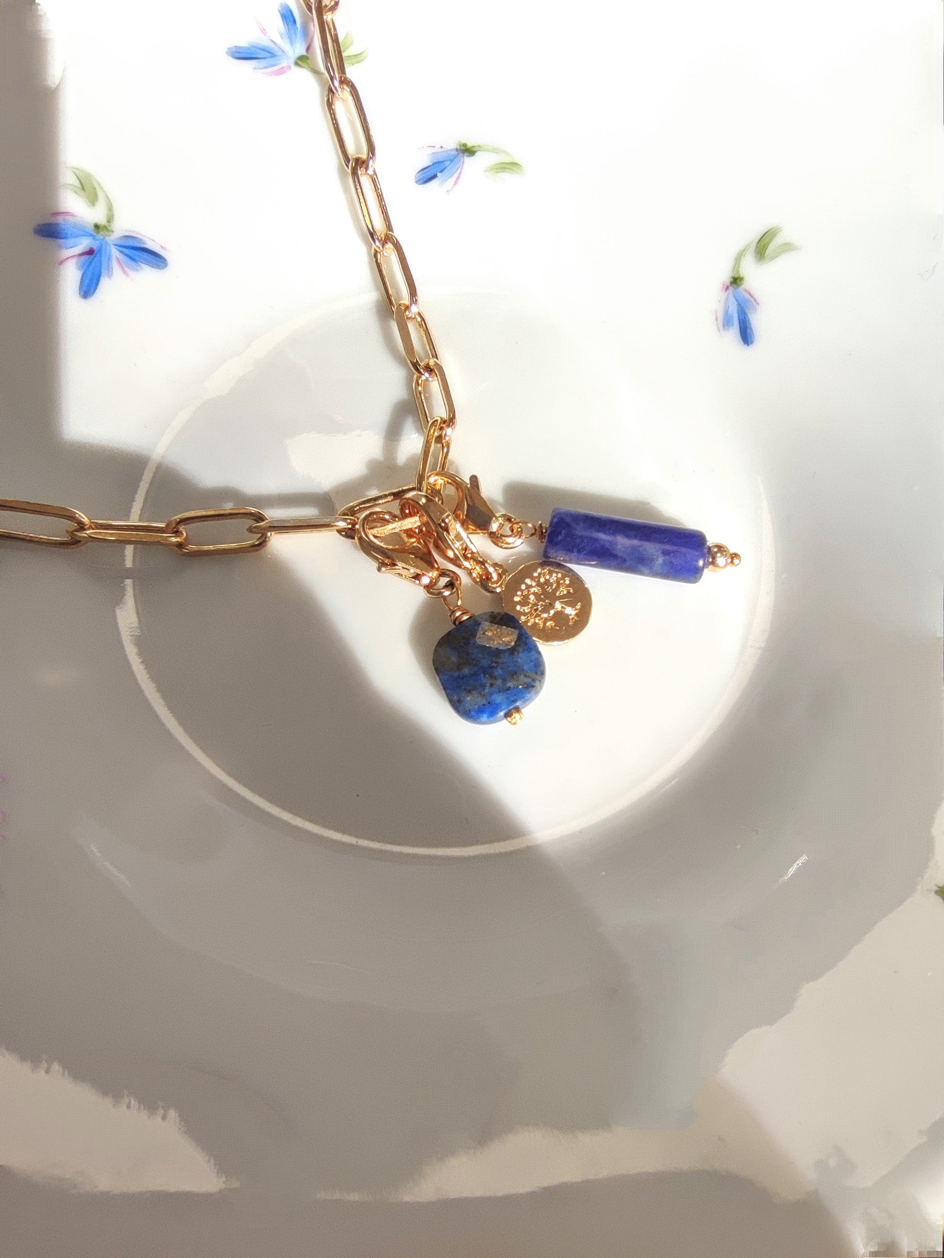 Ô Plum Breloques et Chaînes Grande Sodalite breloque plaqué or