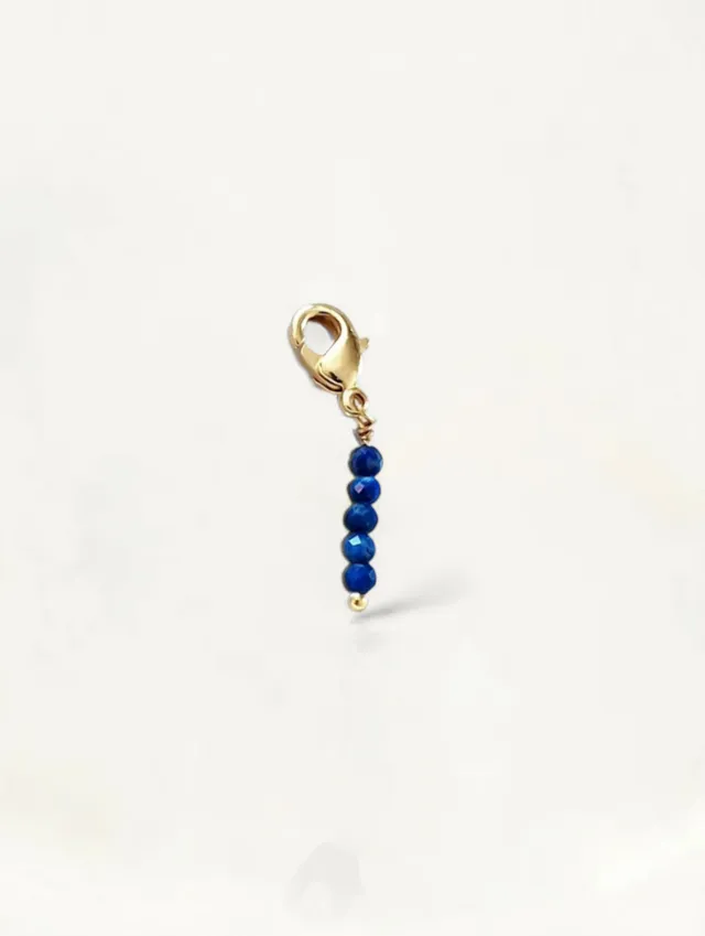 Ô PLUM Tige Lapis Lazuli breloque plaqué or 2,8 cm