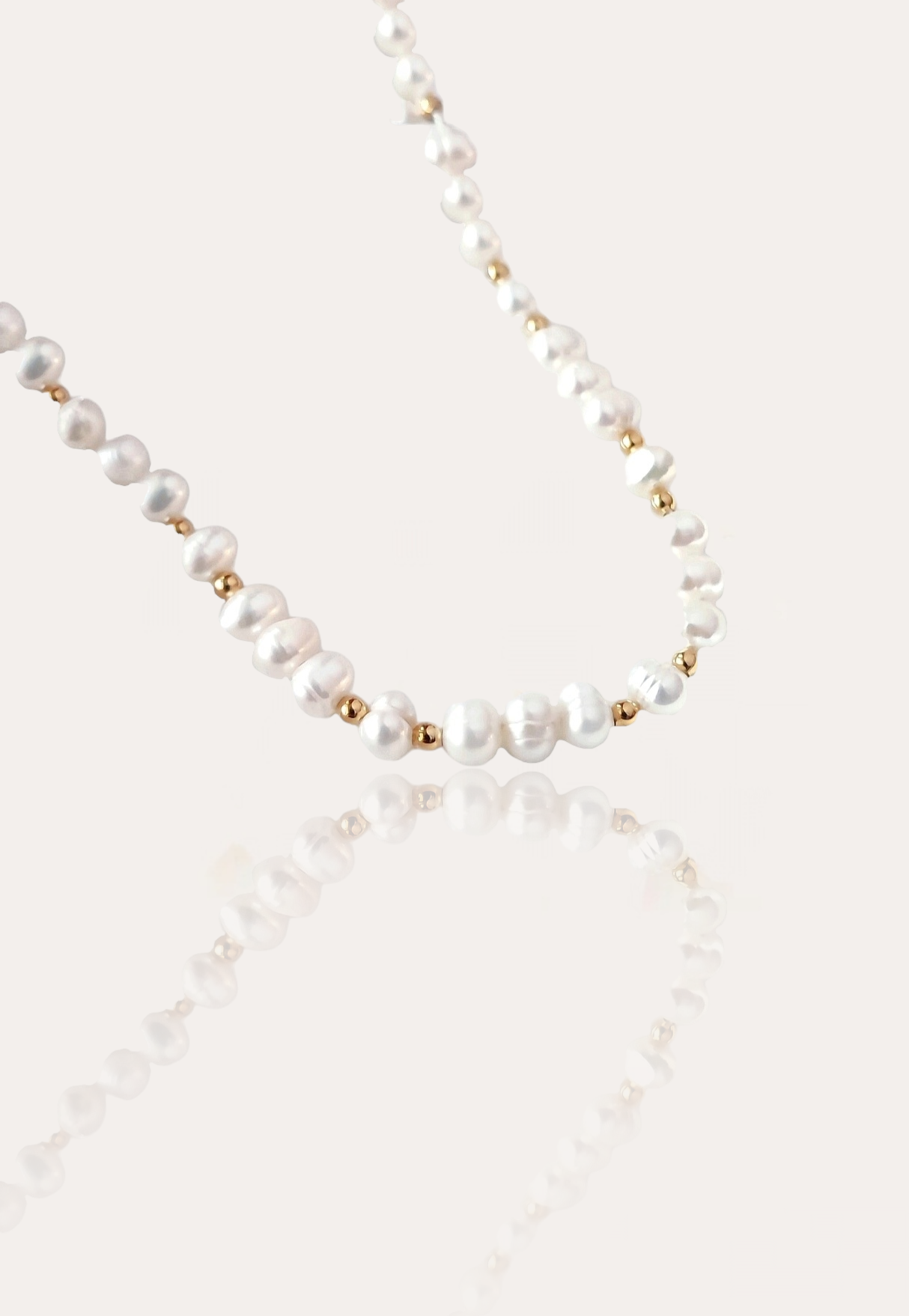 Ô PLUM Luz collier perles eau douce plaqué or 42 cm